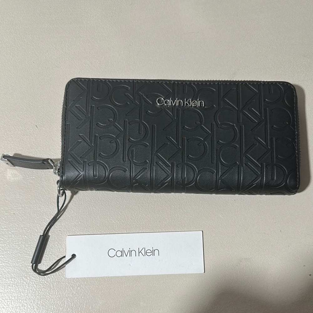 NWT Calvin Klein Black Key Card Holder with Embossed Design